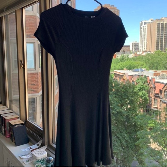 H&M short skater dress - Picture 2 of 3